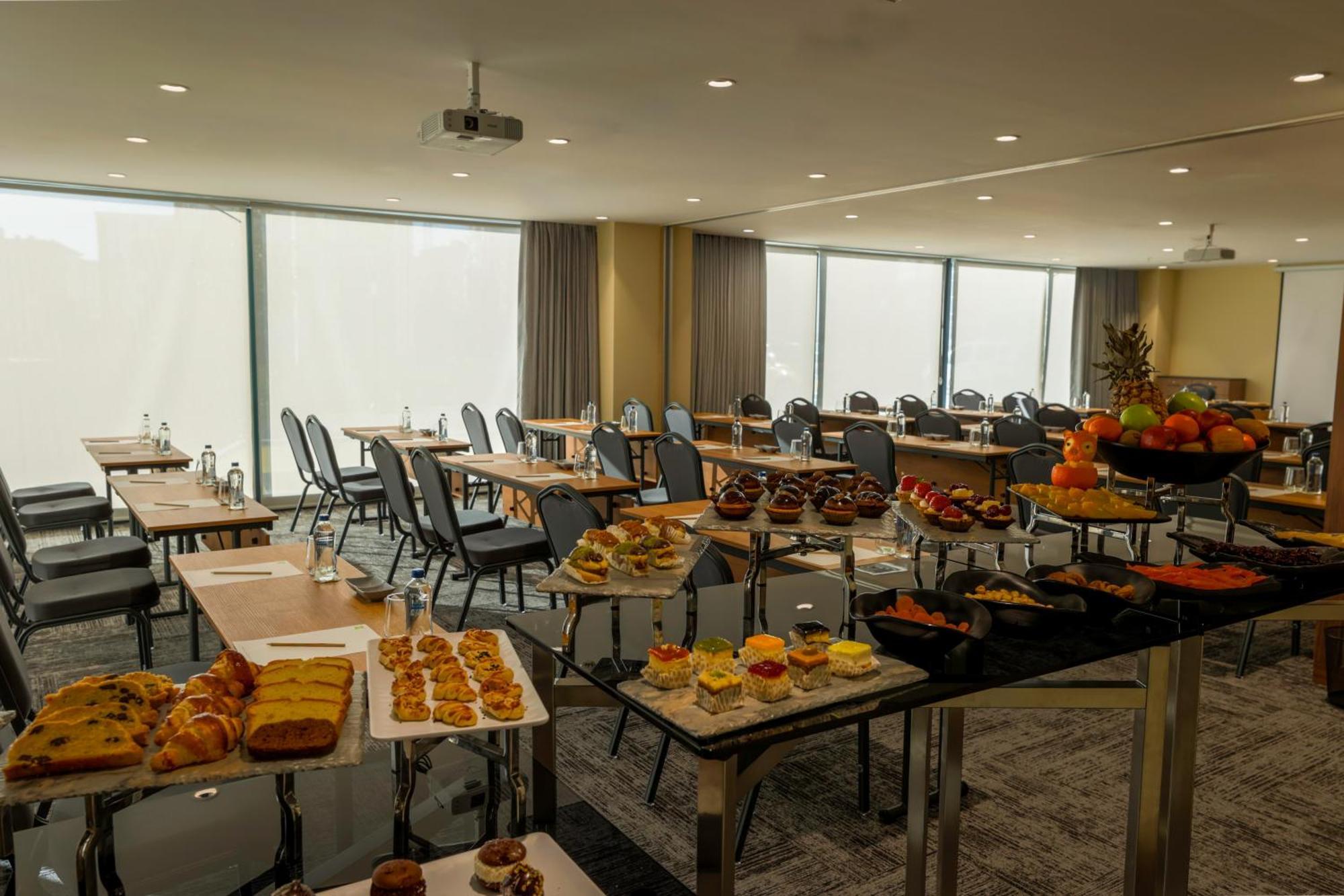 ホテル Ibis Styles Istanbul Kurtkoy エクステリア 写真