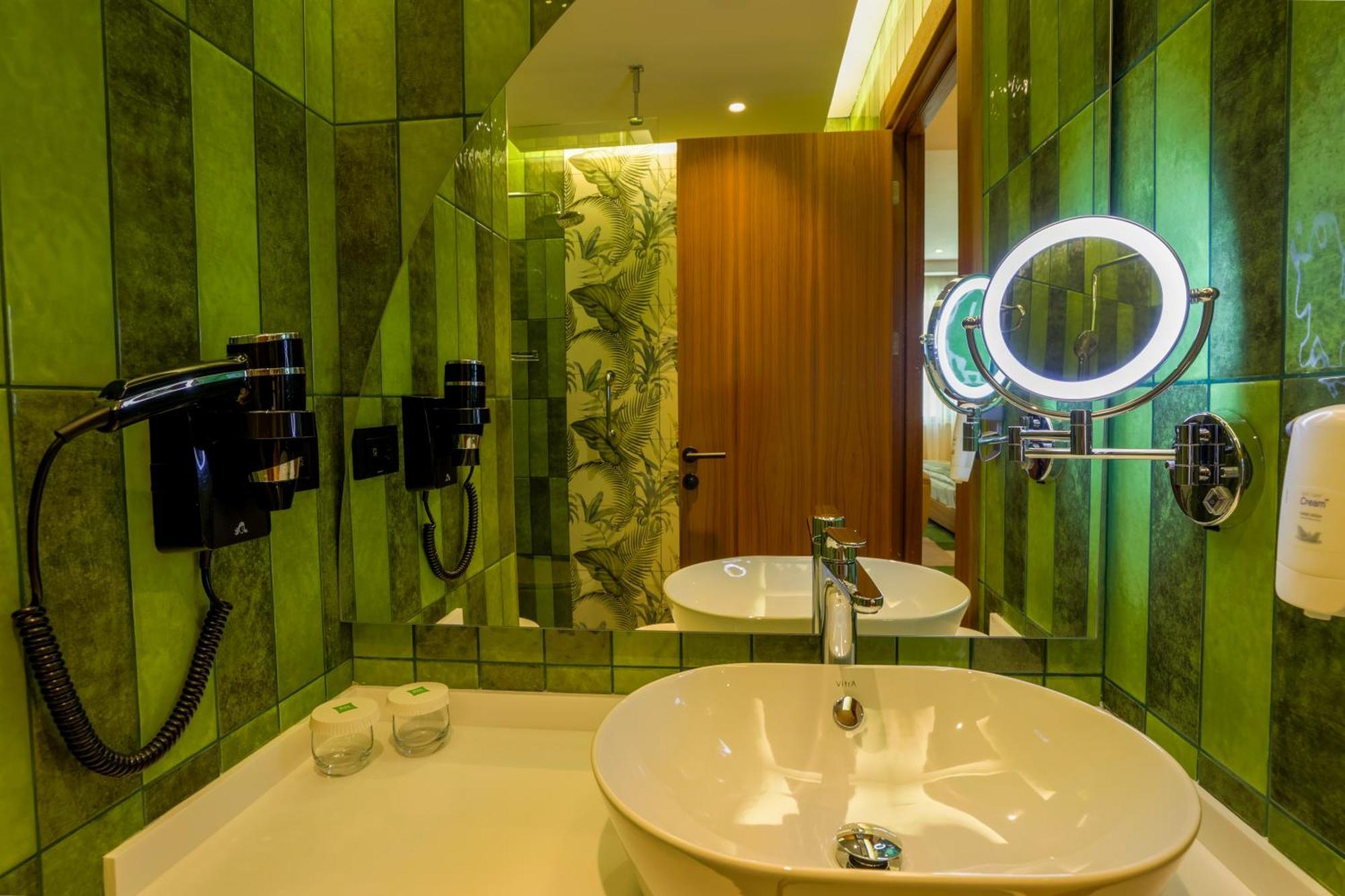 ホテル Ibis Styles Istanbul Kurtkoy エクステリア 写真
